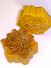 Cargar imagen en el visor de la galería, Loofah Soaps